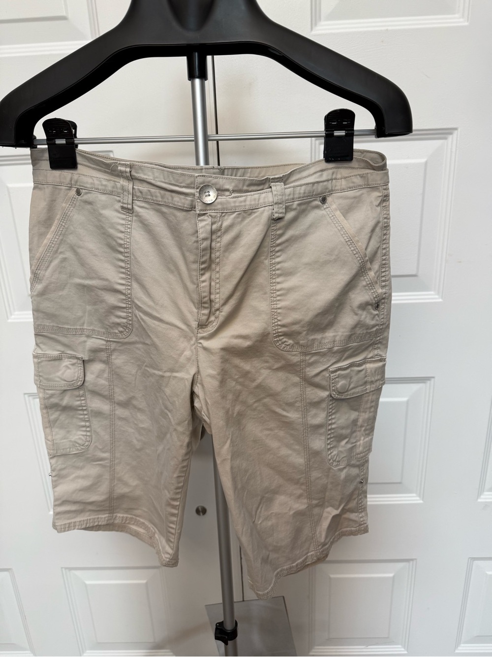 Bandolino Khaki-Tan Cargo Shorts with Utility Pockets